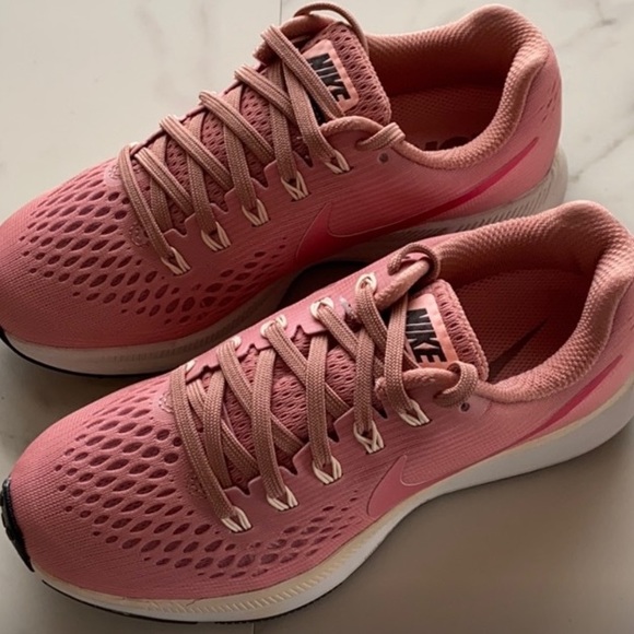 NWT Nike Air Zoom Pegasus running shoes - Picture 2 of 2